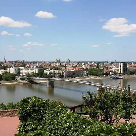 利奥波德一世加尼酒店 酒店 诺威萨