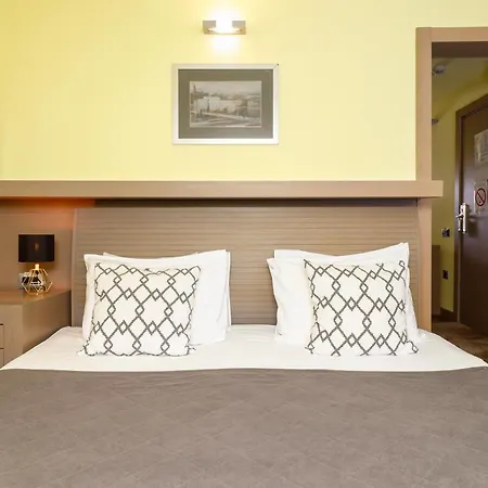 Garni Leopold I 4* Novi Sad