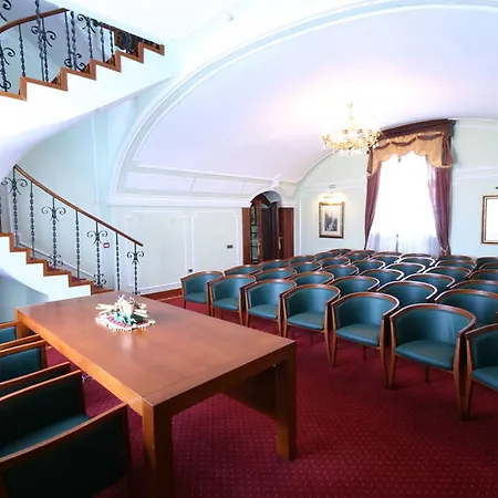Garni Leopold I Hotel 4*