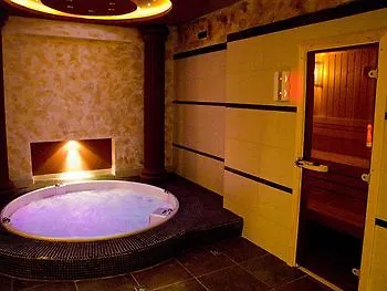 Garni Leopold I Hotel 4*
