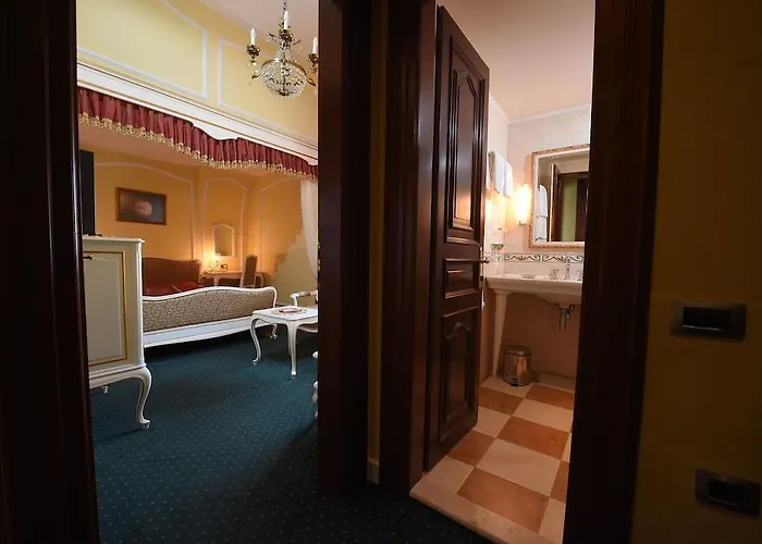 Garni Leopold I Hotel 4*